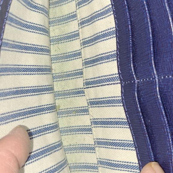 Dooney & Bourke Navy Blue Large Wristlet-Pre-loved. - Picture 12 of 12